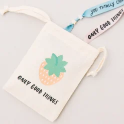 Rico Design Bügelmotivset Schriftzüge itoshii für Pony Beads 2 Bögen mit je 8 Designs schwarz 9x8cm