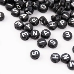 Rico Design Buchstaben Perlen Würfel 165 Stück schwarz weiß 6x6x6mm
