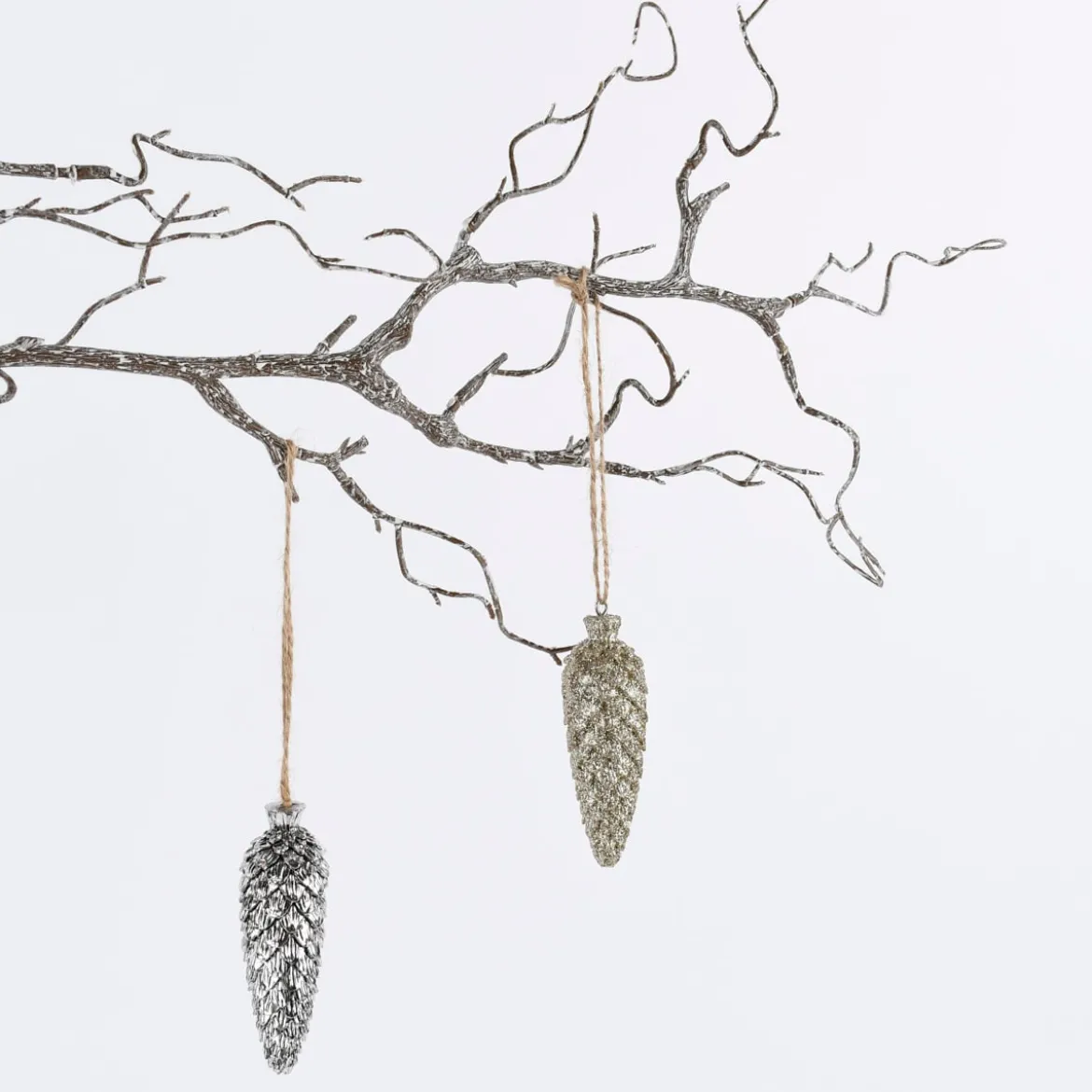 Rico Design Dekohänger Zapfen groß Kunststoff silberfarben 3x8,5cm