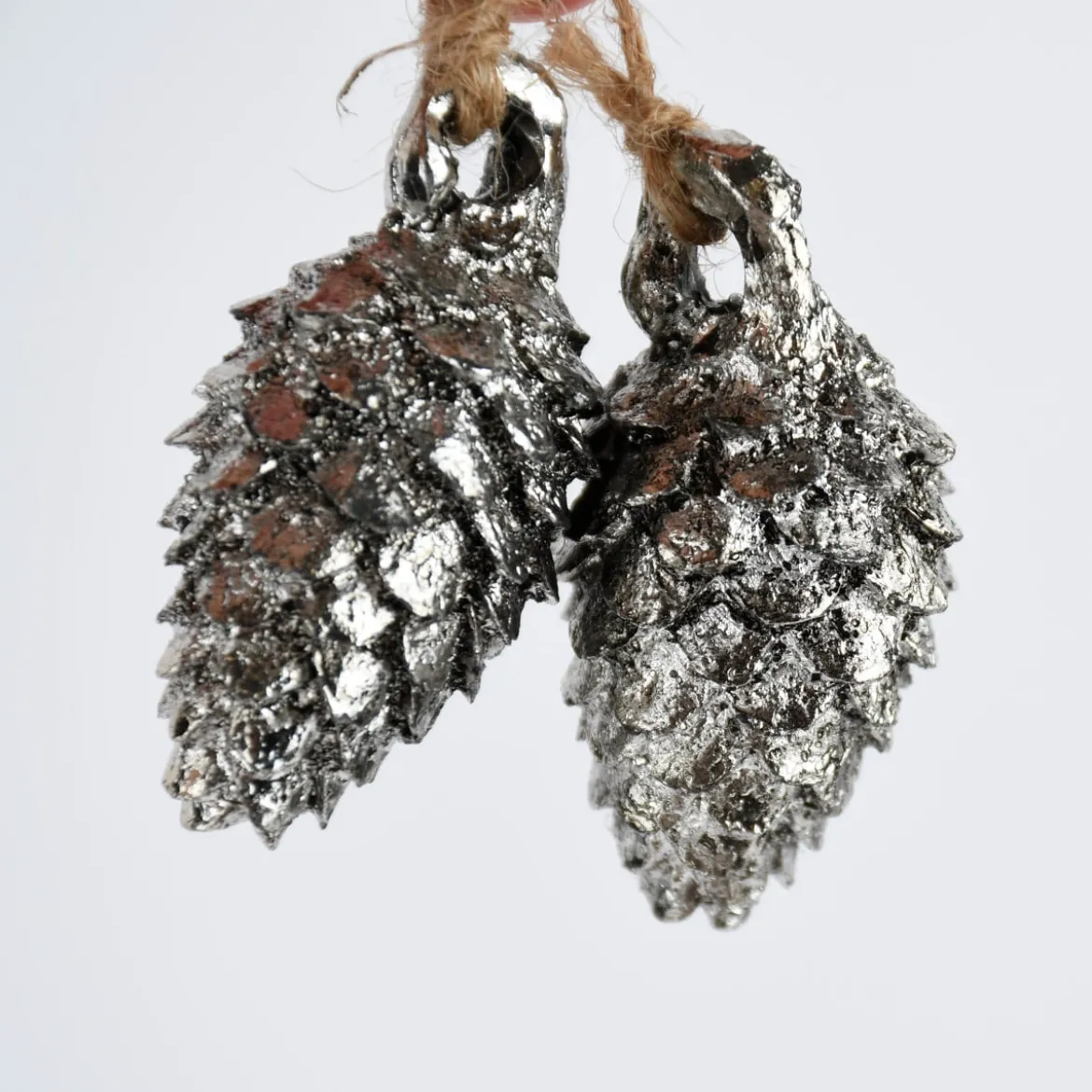 Rico Design Dekohänger Zapfen klein Kunststoff silberfarben 2,5x4cm