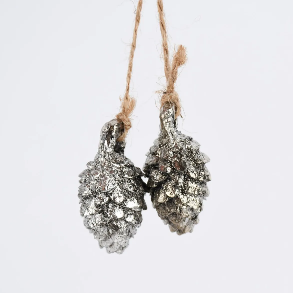 Rico Design Dekohänger Zapfen klein Kunststoff silberfarben 2,5x4cm