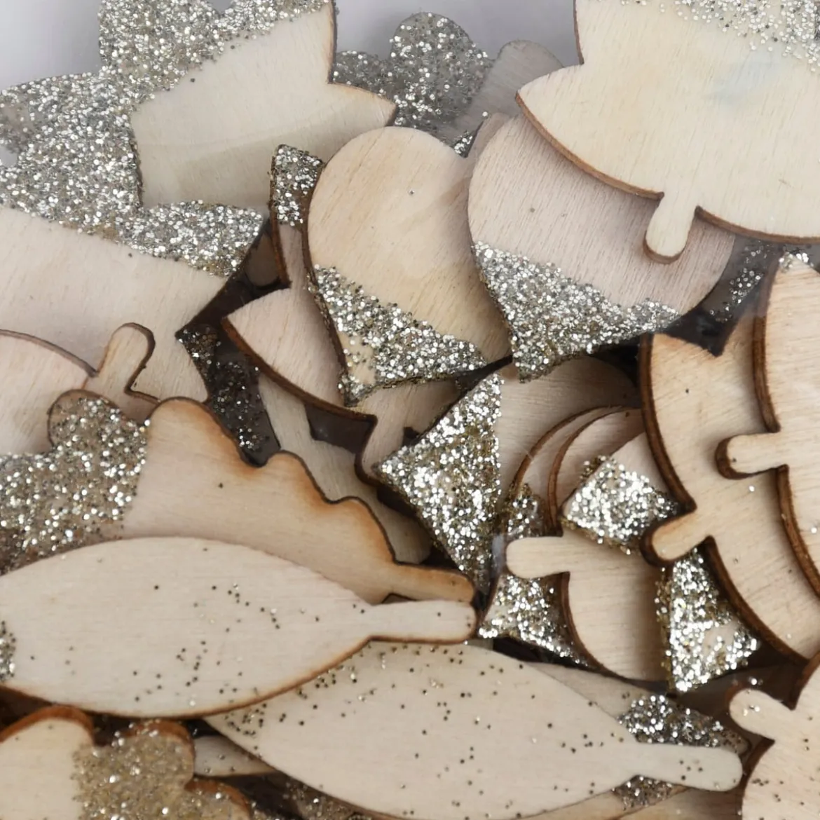 Rico Design Dekostreu Blätter Mix mit Glitter Holz natur gold 48teilig