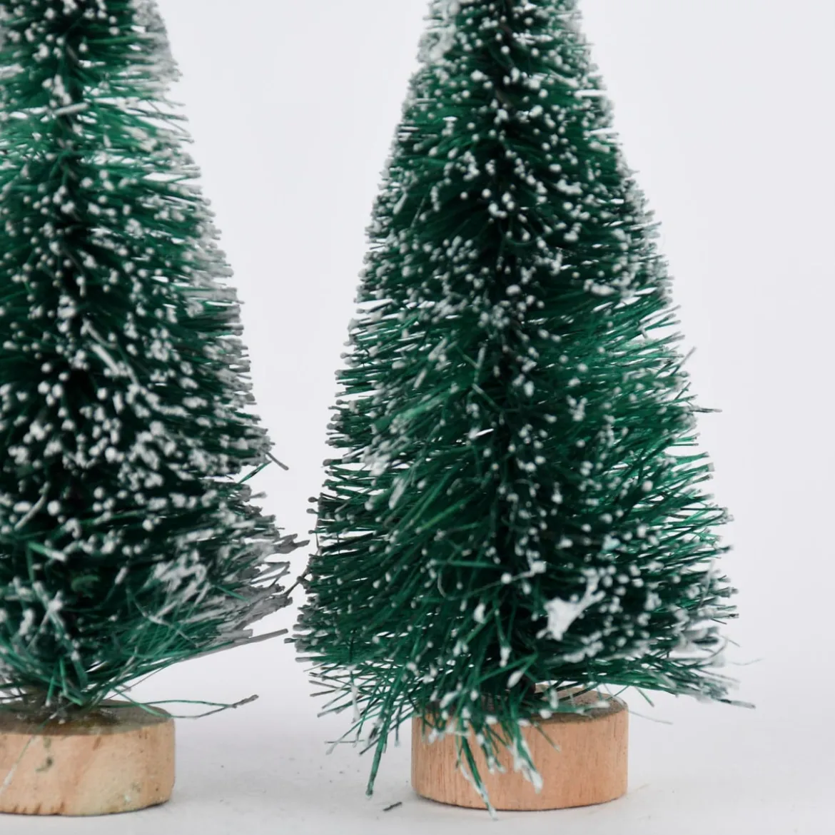 Rico Design 3er Set kleine Deko Tannen mit Schnee grün 7cm