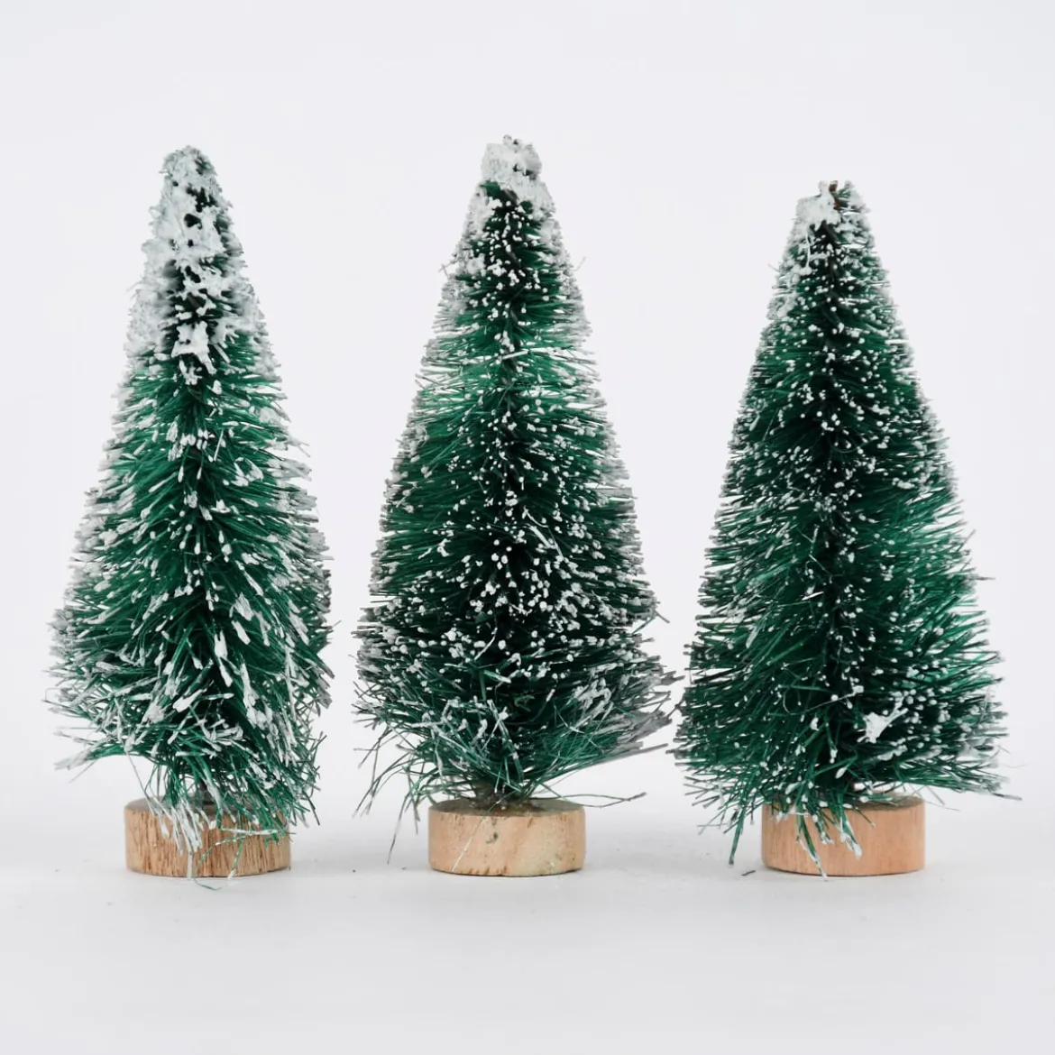 Rico Design 3er Set kleine Deko Tannen mit Schnee grün 7cm