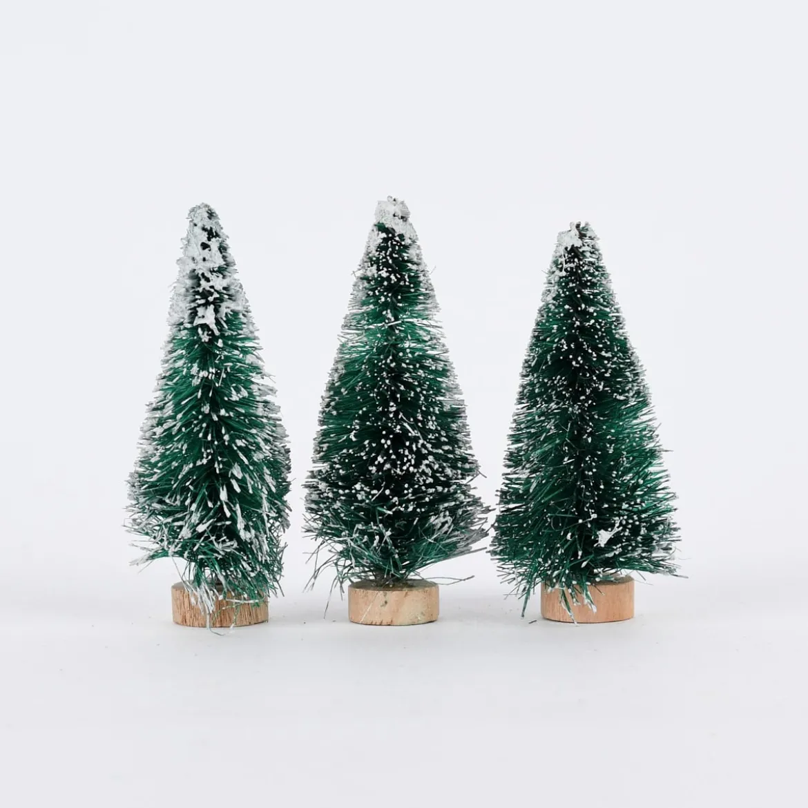 Rico Design 3er Set kleine Deko Tannen mit Schnee grün 7cm