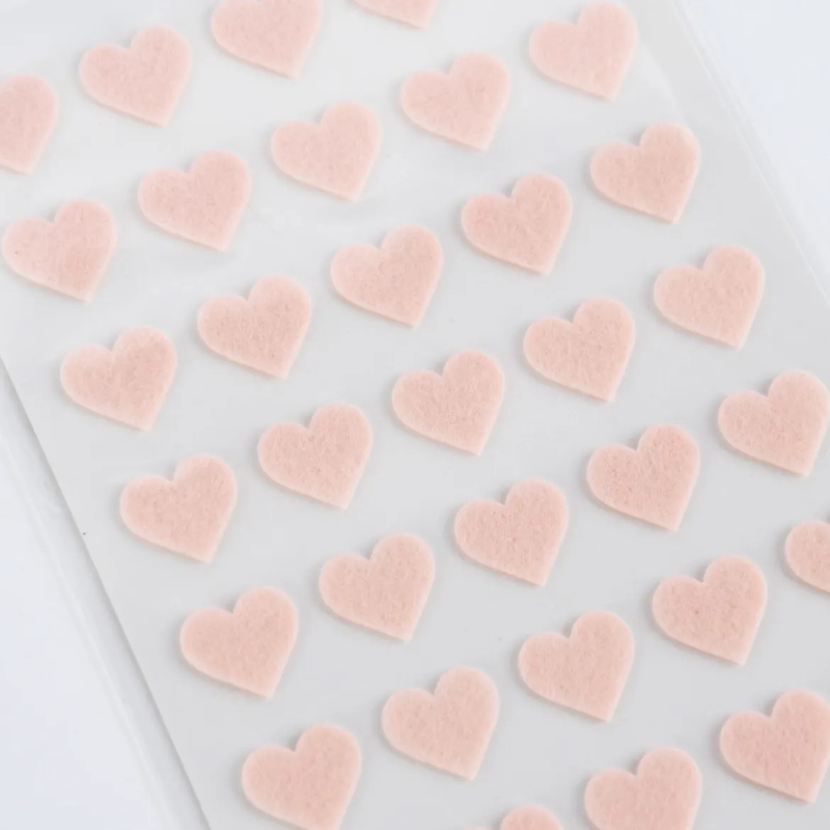 Rico Design Filzsticker Herzen klein 40 Stück verschiedene Farben