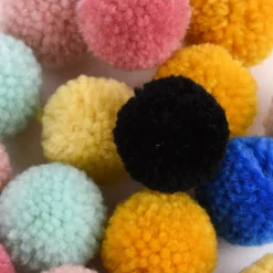 Rico Design Garnpompom Set 24 Stück verschiedene Farbtöne 3cm