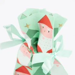 Rico Design Geschenktasche Weihnachtsmann grün rot 20x30cm