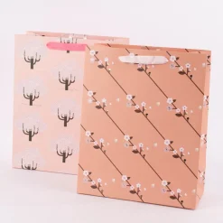 Rico Design Geschenktüte groß Kirschbäume rosa weiß schwarz 26x32x12cm