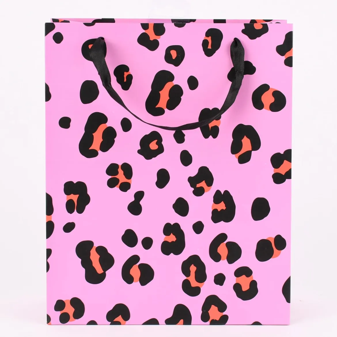 Rico Design Geschenktüte groß Leomuster rosa schwarz rot 26x32x12cm