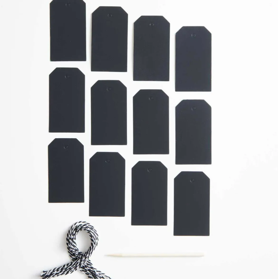 Rico Design Kratzpapier Anhänger 12 Stk schwarz regenbogenfarbig Paper Poetry