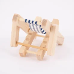 Rico Design Mini Deko Liegestuhl natur weiß blau 4,5x7cm