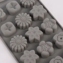 Rico Design Mini Seifengießform Blumen für 15 Stück 3x1cm