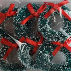 Rico Design Mini Weihnachtskränze 6 Stück grün rot 4cm