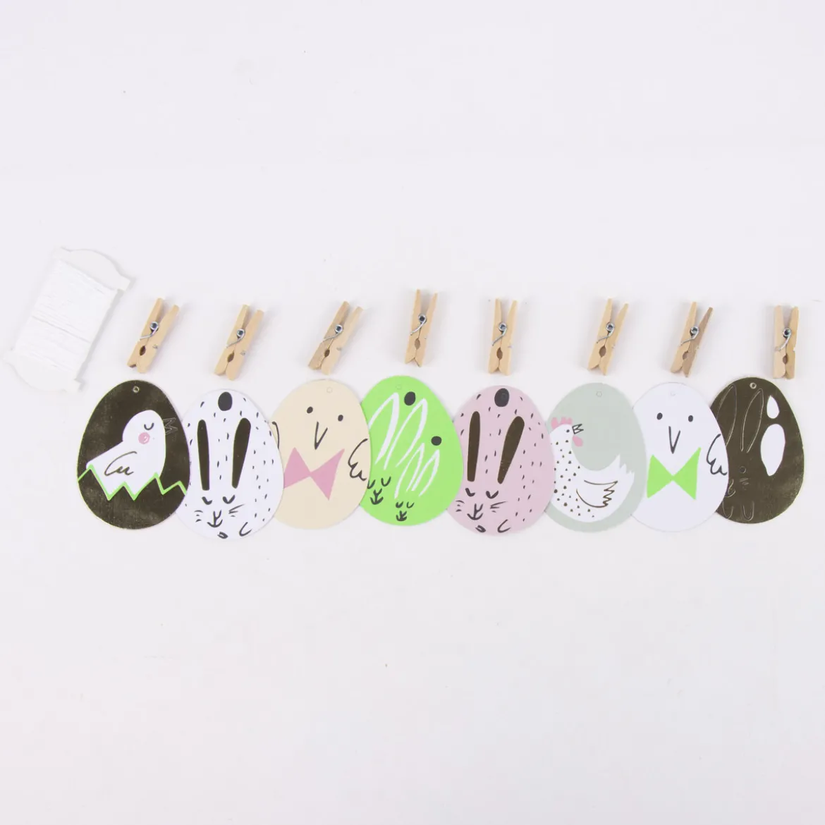 Rico Design Papieranhänger Bunny Hop Ostereier mit Schnur und Klammern 8 Stück