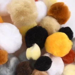 Rico Design Pompon Set 50 Stück verschiedene Farbtöne und Größen