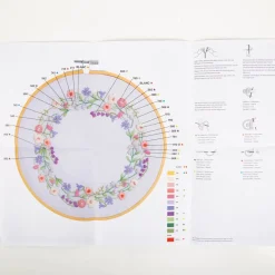 Rico Design Stickpackung vorgezeichnet Blumenkranz Set mit Stickring 20cm