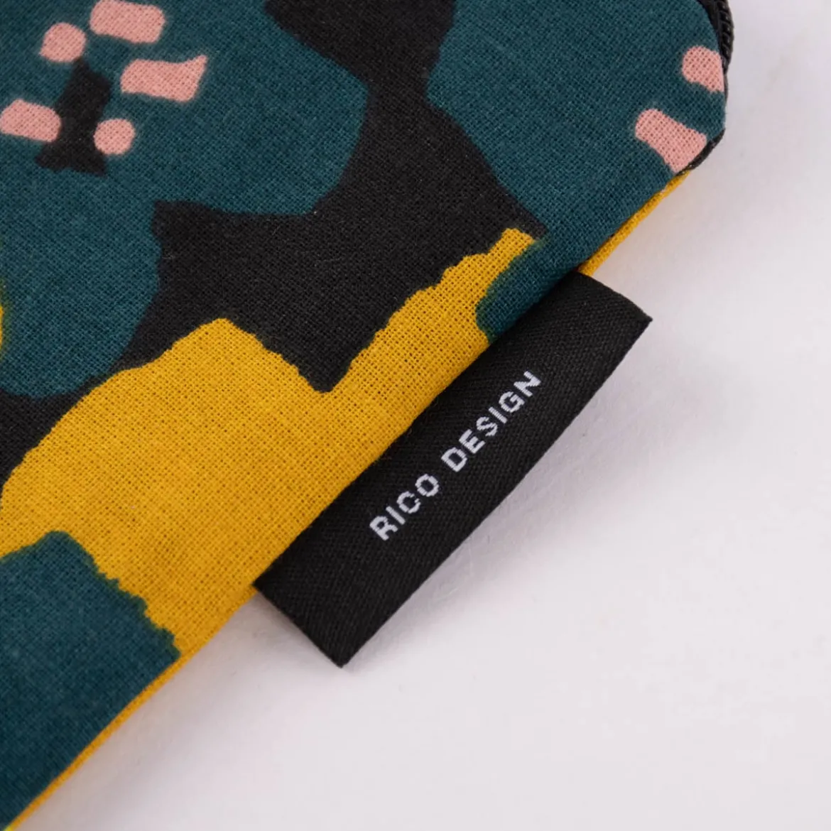 Rico Design Utensilientasche OKINA HANA Blumen schwarz petrol gelb 17x23,5cm