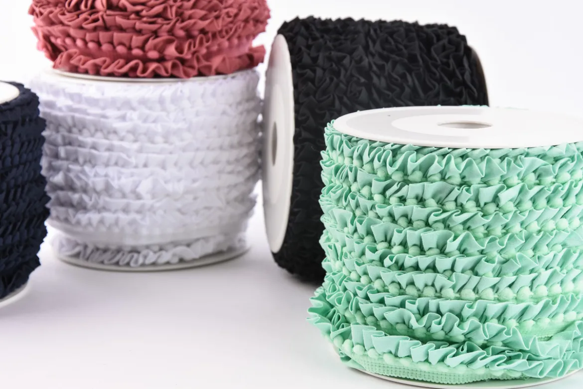 Rüschenband Borte mit Bommel mint Breite: 2,5cm