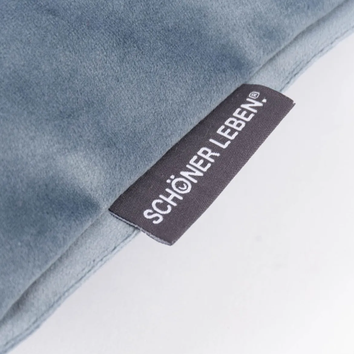 Samtkissen LeVelvet mit Kederumrandung und Federfüllung sky blau verschiedene Größen von SCHÖNER LEBEN.