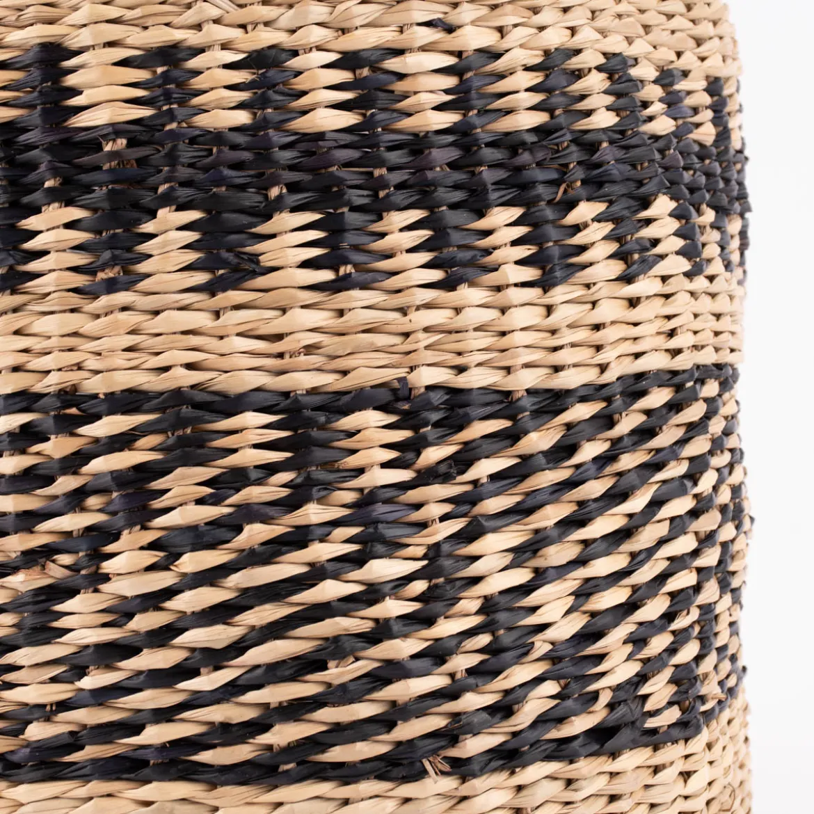 Sass & Belle Aufbewahrungskorb mit Henkel geflochten Streifen Seegras natur schwarz 28x30cm