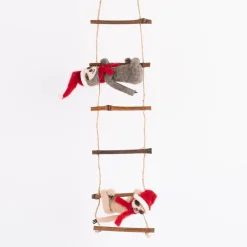 Sass & Belle Dekohänger Weihnachten Faultiere auf Leiter Filz Holz braun grau rot 56x10cm