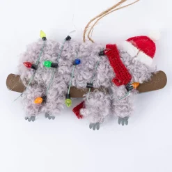 Sass & Belle Dekohänger Weihnachten Faultier mit Lichterkette Filz Holz grau bunt 14x9cm
