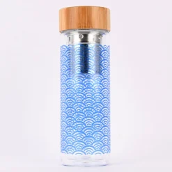 Sass & Belle Trinkflasche aus Glas mit Infuser Wellenmuster klar blau 400ml