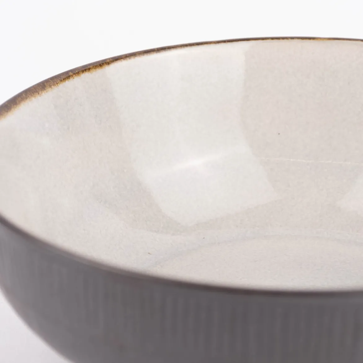 Schale Bowl mit gewelltem Rand reactive glaze reaktive Glasur hellgrau 17,5x6,5cm