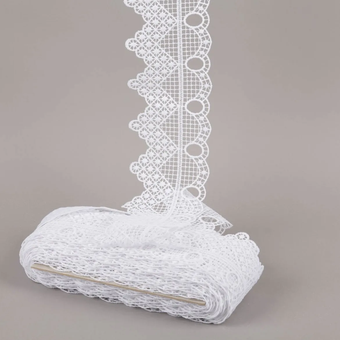 Scheibengardine Häkelspitze Stickerei Pik Karo weiß 10 cm Breite