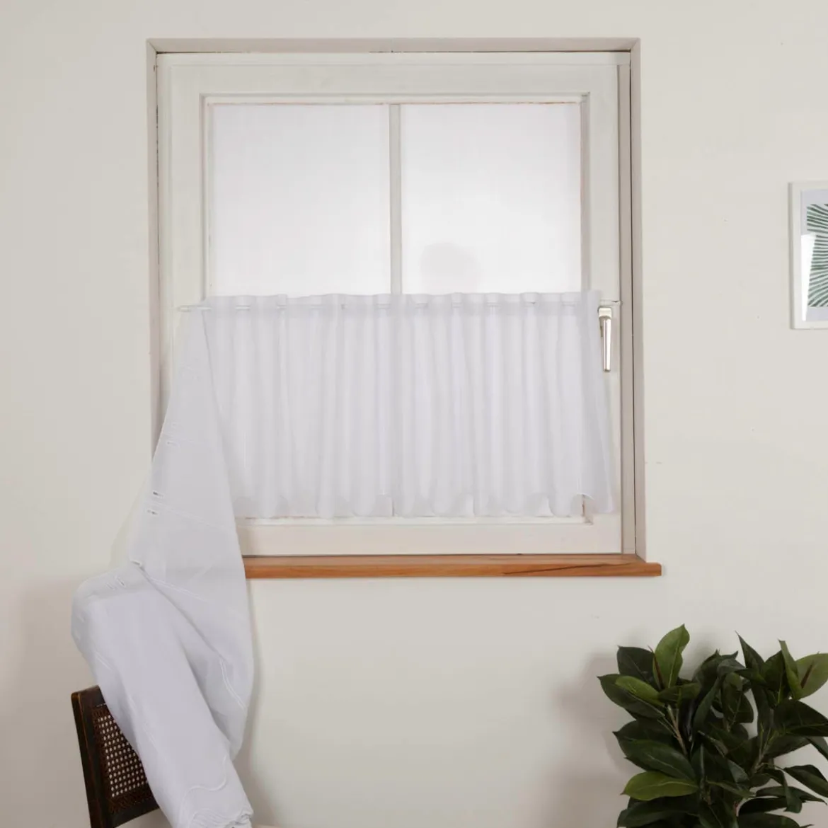 Scheibengardinen Meterware Batist Stickerei uni wollweiß 70cm hoch