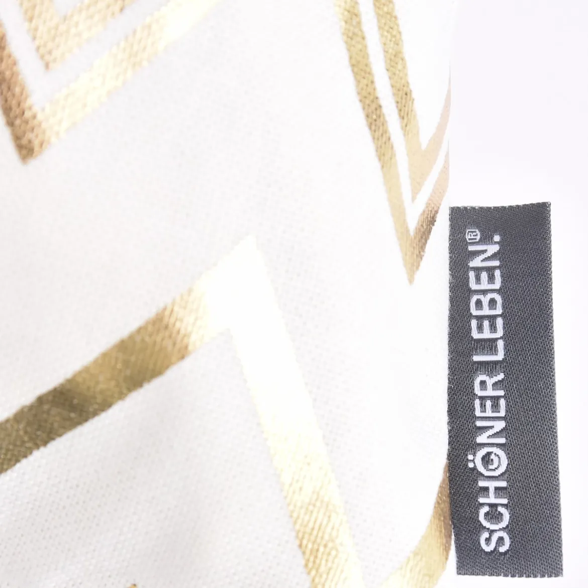 SCHÖNER LEBEN. Kissenhülle Chevron Zacken weiß goldfarbig metallic 50x50cm