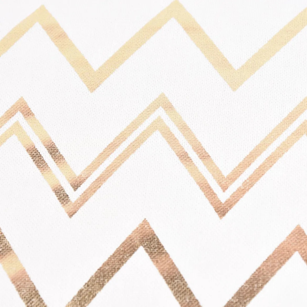 SCHÖNER LEBEN. Kissenhülle Chevron Zacken weiß goldfarbig metallic 50x50cm