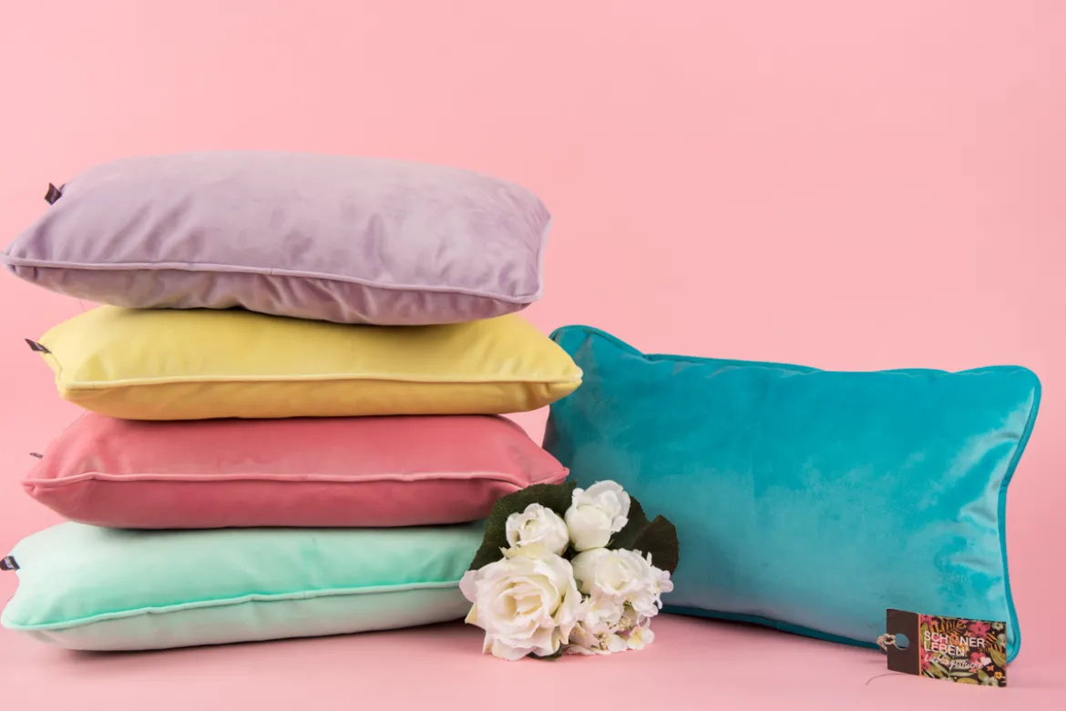 SCHÖNER LEBEN. Samtkissen mit Kederumrandung und Federfüllung türkis 30x50cm