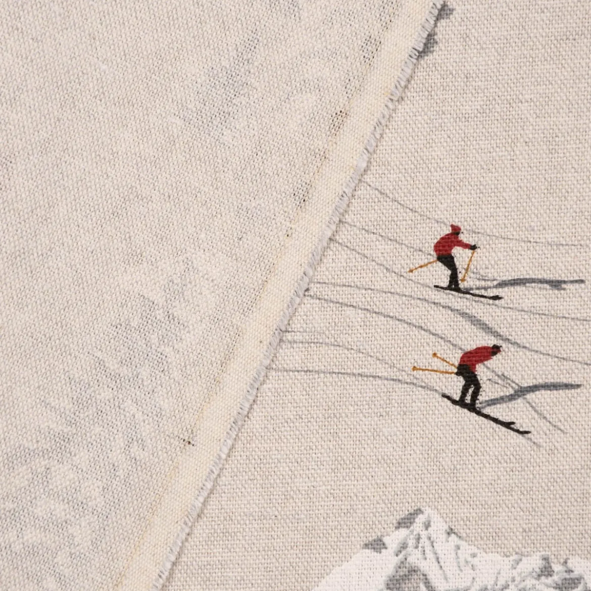 SCHÖNER LEBEN. Tischdecke Skifahrer Winterlandschaft natur grau verschiedene Größen