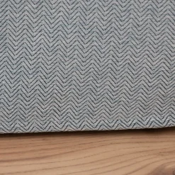 Ösengardine Chevron feine Zickzacklinien abdunkelnd hellblau schwarz 140x260cm
