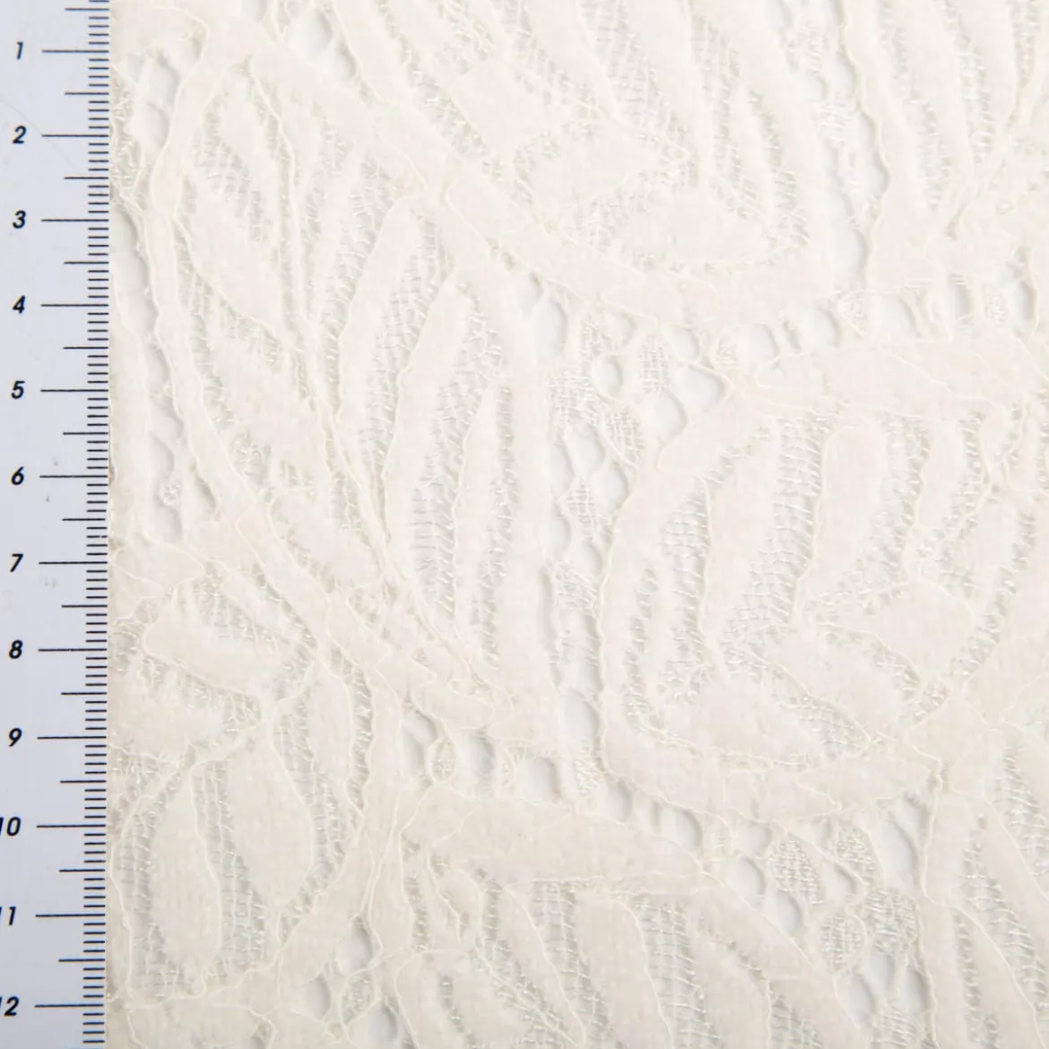 Spitze mit Chenille Blätterdessin Meterware wollweiß 150cm breit