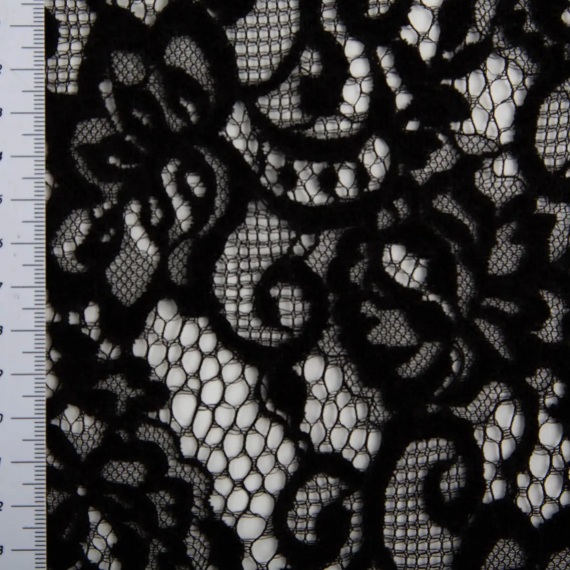 Spitze mit Chenille Meterware floral schwarz 150cm breit