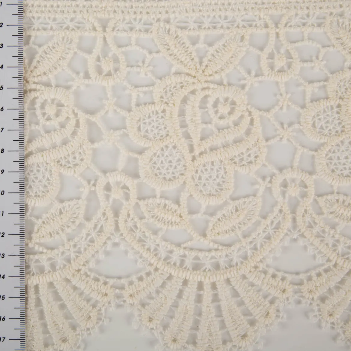 Spitzenborte Häkelborte Makramee Blumen natur 18cm breit