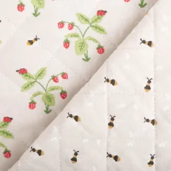 Steppstoff Baumwolle Wendestoff Erdbeeren Bienen beige 1,38m Breite