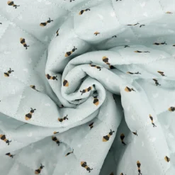 Steppstoff Baumwolle Wendestoff Erdbeeren Bienen hellblau 1,38m Breite