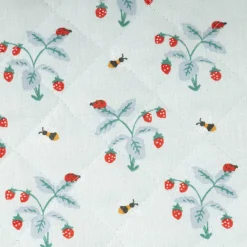 Steppstoff Baumwolle Wendestoff Erdbeeren Bienen hellblau 1,38m Breite