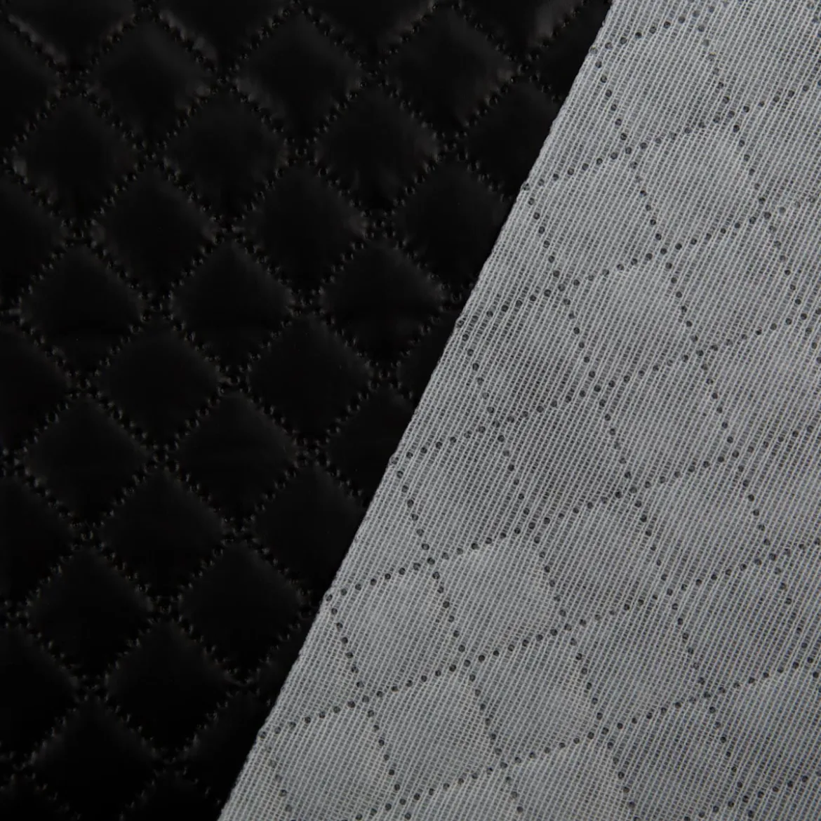 Steppstoff Metallic Schwarz Rautensteppung 140cm Breite
