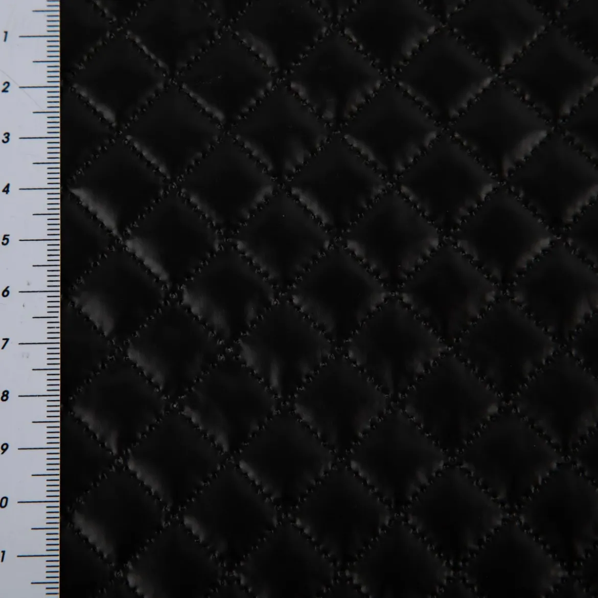 Steppstoff Metallic Schwarz Rautensteppung 140cm Breite