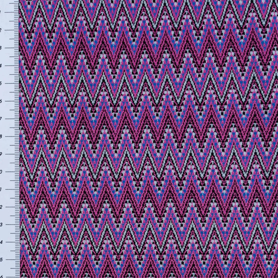 Strickstoff Jacquard Chevron ZickZack fein violett rosa 1,48m Breite