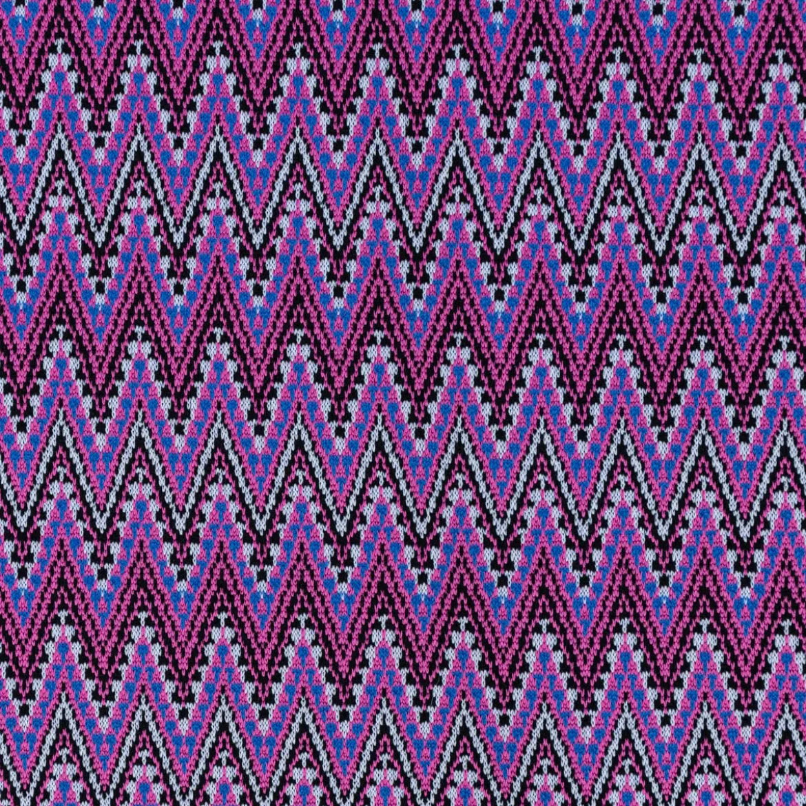 Strickstoff Jacquard Chevron ZickZack fein violett rosa 1,48m Breite