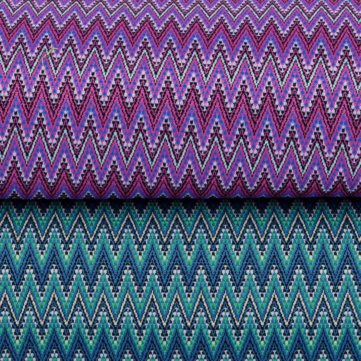 Strickstoff Jacquard Chevron ZickZack fein grün blau 1,48m Breite