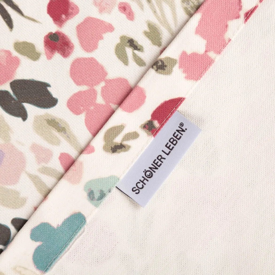 Tischdecke aus Baumwolle mit Aquarell Blüten weiß rosa blauvon SCHÖNER LEBEN. – handgenäht & auf Maß