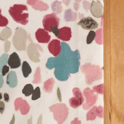 Tischdecke aus Baumwolle mit Aquarell Blüten weiß rosa blauvon SCHÖNER LEBEN. – handgenäht & auf Maß