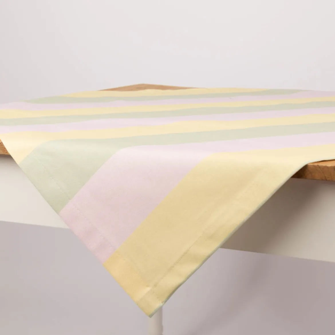 Tischdecke aus Baumwolle mit Streifen flieder vanille pistazie von SCHÖNER LEBEN. – handgenäht & auf Maß